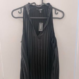 Express black pleated v neck trapeze tank top brand new size M